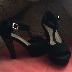 High heels used 4 times☺️ (Black)-(Gold).